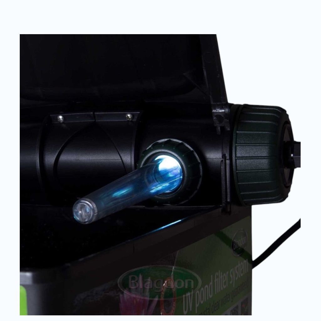 https://cdn.shopify.com/s/files/1/0963/5420/6079/files/blagdon_minipond_9000_gravity_fed_uv_pond_filter_6.jpg?v=1772681407